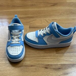 Nike Kids Light Blue and White Velcro Low-Top Sneakers
